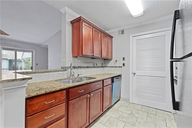Building Photo - 640 Granville Ct