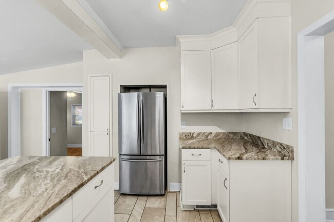 Building Photo - 3 Bed 2 Bath Home Located in Highland Park...