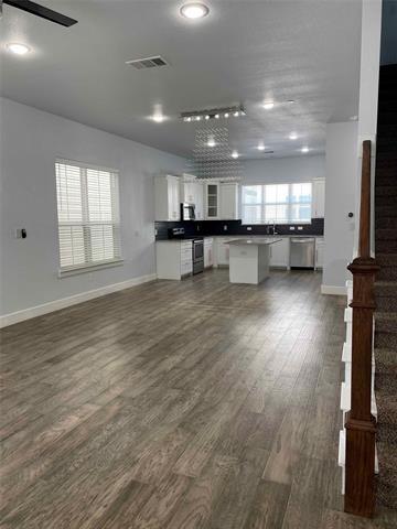 Building Photo - 203 S Village Way