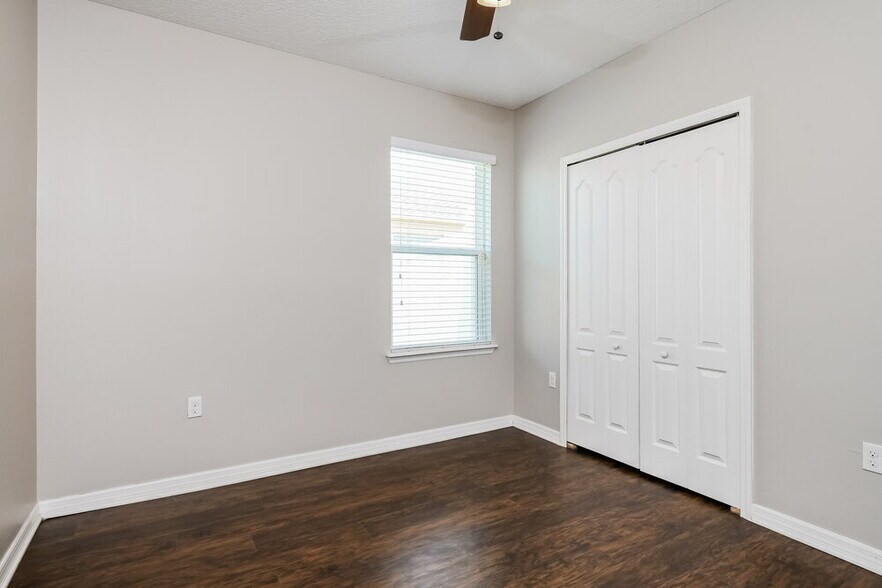 Building Photo - 5025 Brenton Manor Ave
