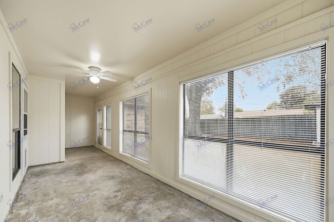 Building Photo - 709 Villa Ridge Dr