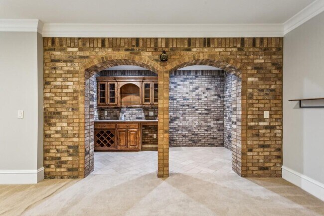 Building Photo - 1363 Sylvan Cir NE