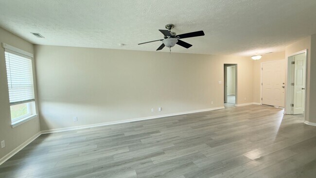 Building Photo - WEST LAFAYETTE...3 Bedroom 2 Bath plus office