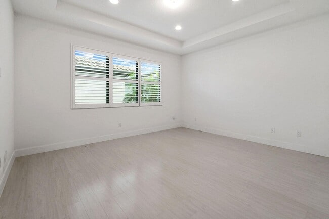 Building Photo - 1221 Faulkner Ter