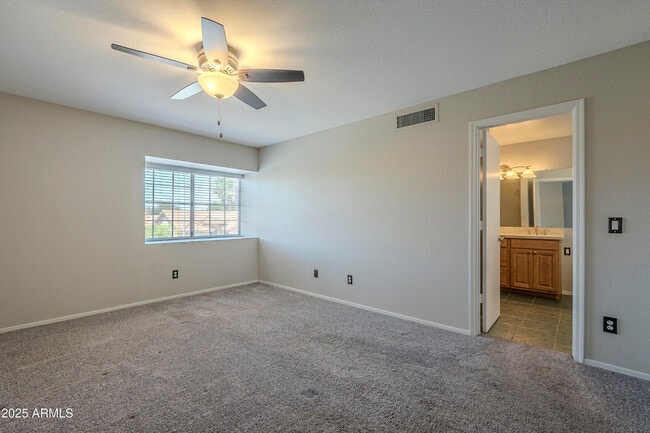 Building Photo - 2340 W Myrtle Dr