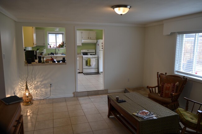 Building Photo - 1022 Pontiac St