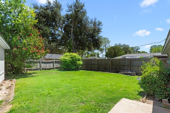 Building Photo - 8806 Langdon Ln