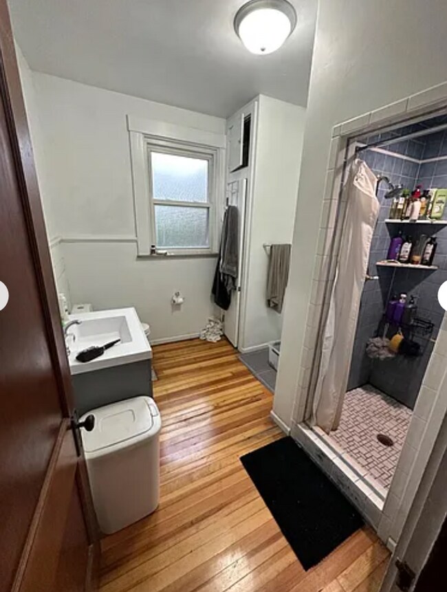 Building Photo - 435 Ada St