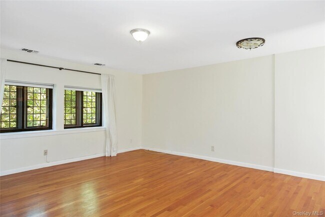 Building Photo - 403 Chateau Rive