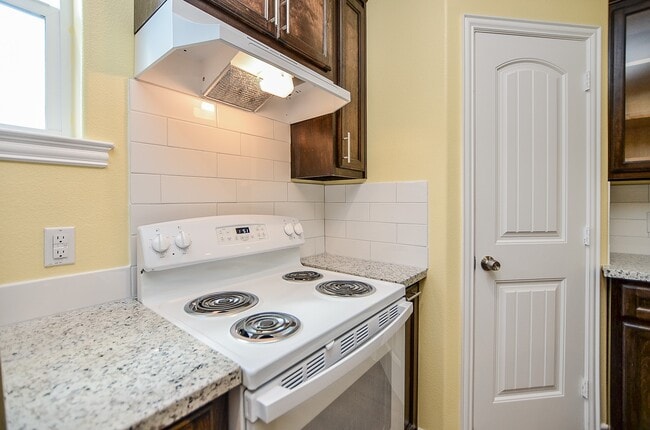 Building Photo - 239 Broadhurst