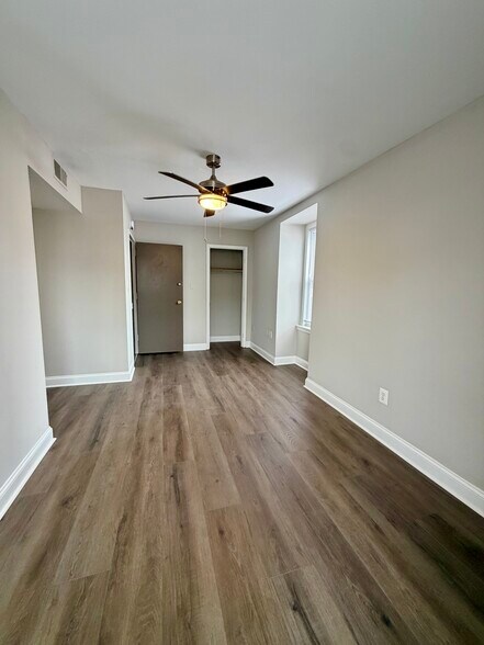 Building Photo - 107 S 41st St