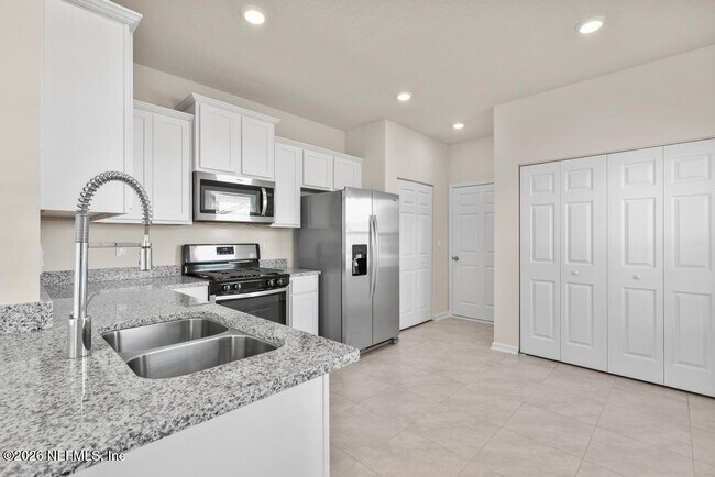 Building Photo - 21 Temple Dr