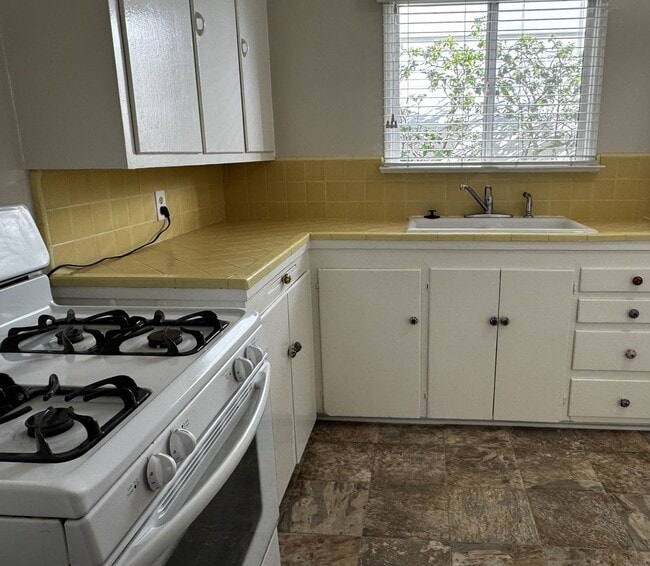 Building Photo - 1115 Ocean Ave