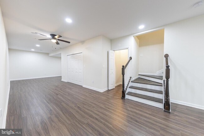 Building Photo - 7640 Knotting Hl Ln
