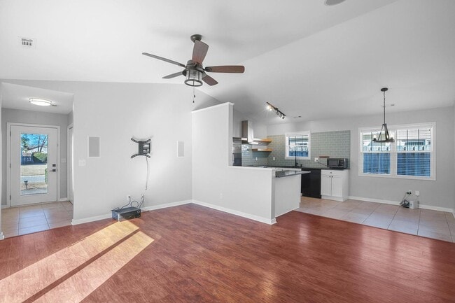 Building Photo - House for Rent in Wilmington with Fenced yard!