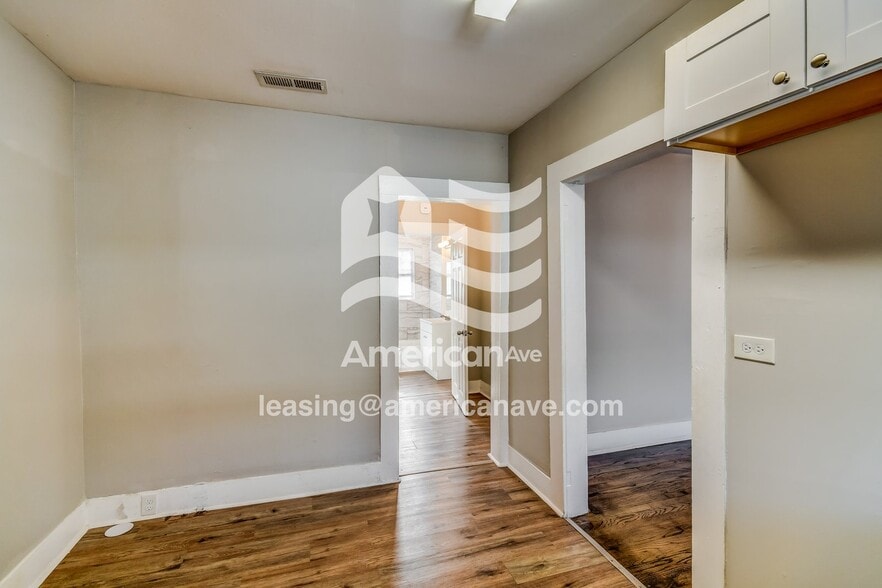 Building Photo - 1615 1st St S