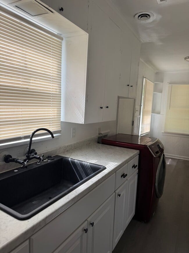 Building Photo - 3628 Sumner St