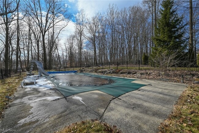 Building Photo - 320 Chadwick Dr