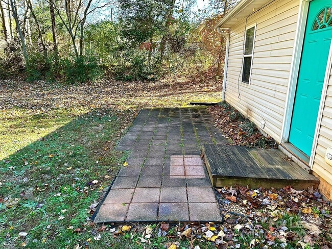 Building Photo - 5589 Wrenn Dr