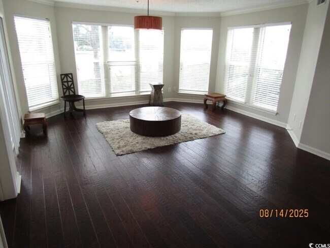 Building Photo - 4560 Greenbriar Dr