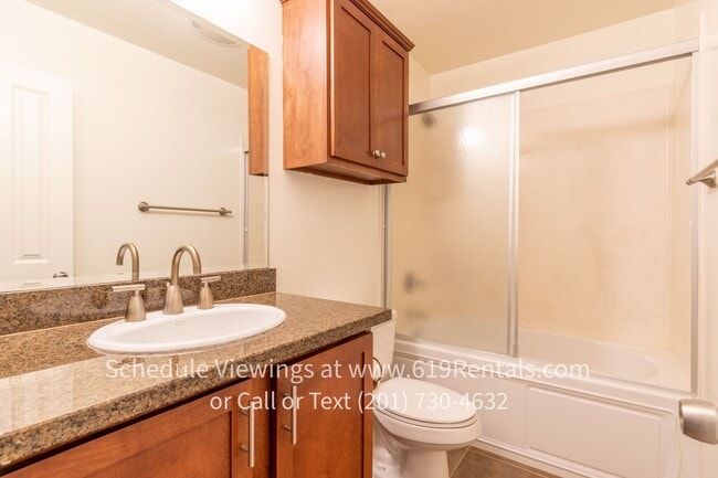 Building Photo - Nice large 2 Bedroom, 2 Bath Condo