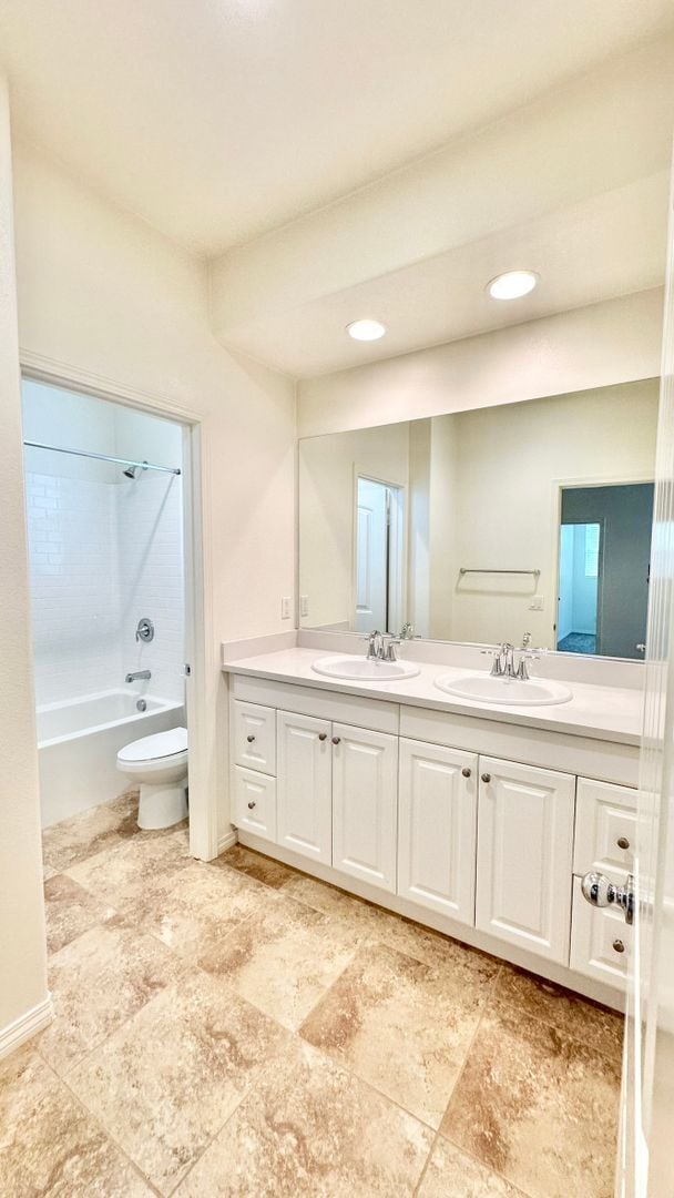 Building Photo - Beautiful, Stand Alone Condo in Resort-lik...