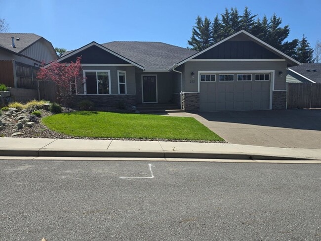 3 bed 2 bath Home for Rent in Grants Pass - 3 bed 2 bath  Home for Rent in Grants Pass