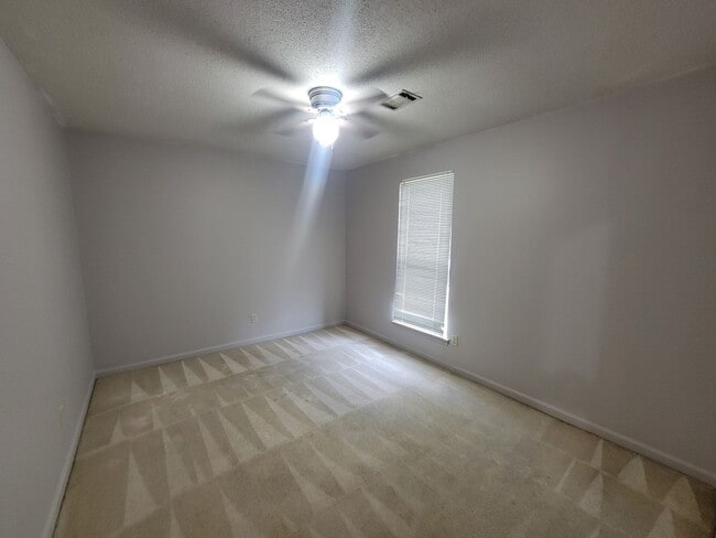 Building Photo - 3737 Woodcock Dr