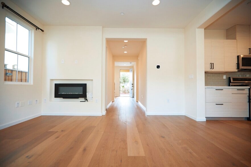 Building Photo - 4714 Tina Speciale Dr