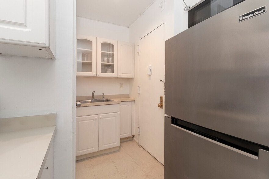 Building Photo - 345 E 94th St
