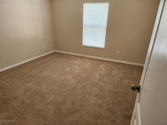 Building Photo - 2023 NW 3rd Terrace