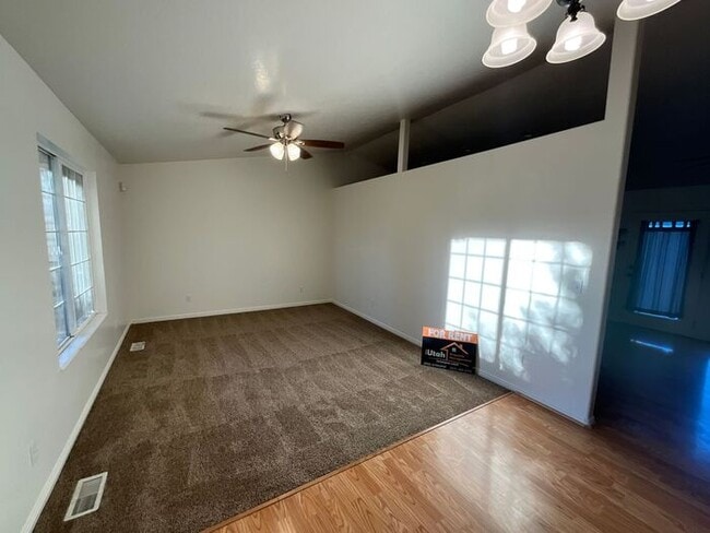 Building Photo - 4 Bedroom 2 1/2 Bath Home Oversized 2 Car Garage. Dog Friendly Available in June