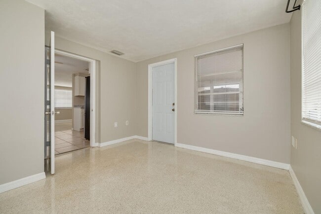 Building Photo - 3304 Bluebird Dr
