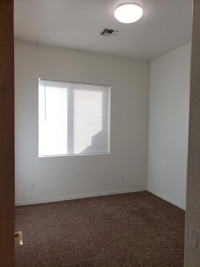 Building Photo - 760 E Indian Wells Pl