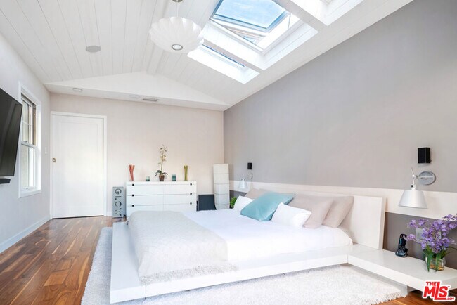 Building Photo - 3769 Greenwood Ave