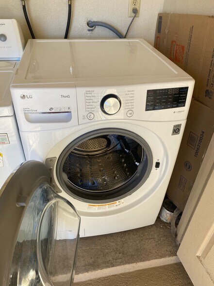 Building Photo - 5141 River Glen Dr