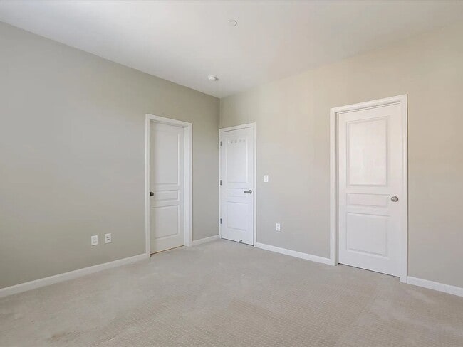 Building Photo - UPGRADED HOME IN HIGHLY CENTRAL SETTING. R...