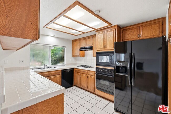 Building Photo - 25842 Browning Pl