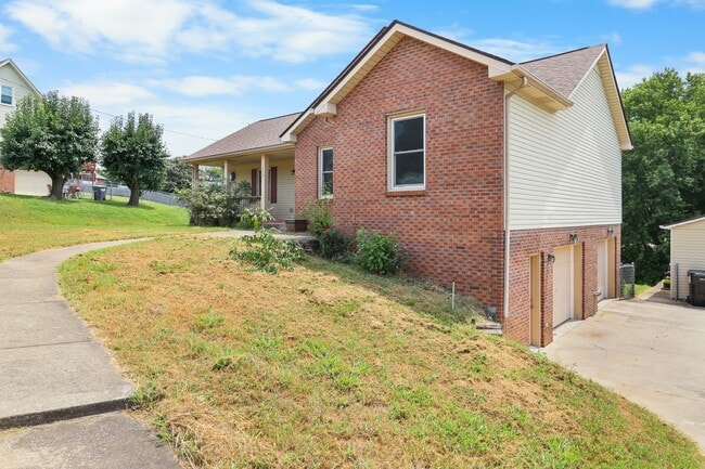 Building Photo - 704 Jace Dr