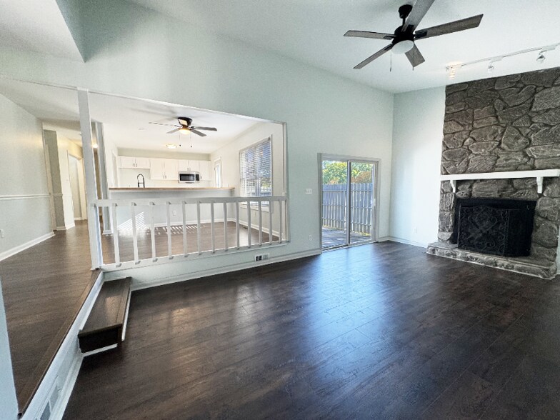 Building Photo - 599 Moriston Rd