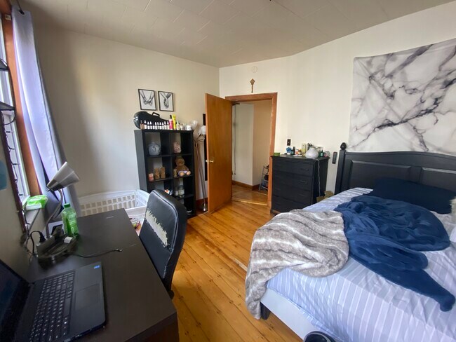 Building Photo - 1582 Tremont St