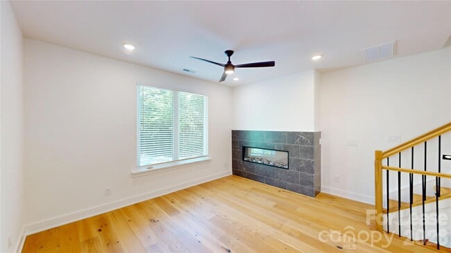 Building Photo - 156 Mattoon St