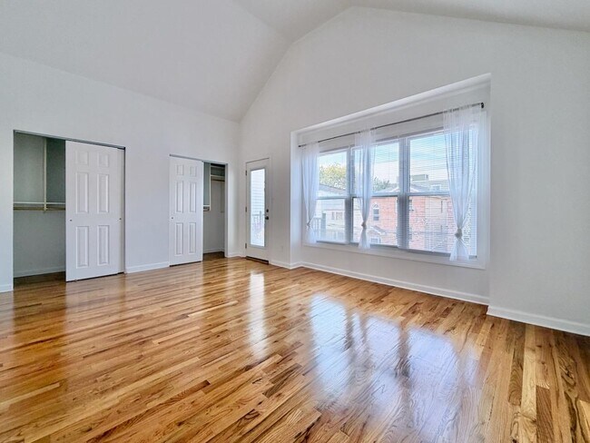 Building Photo - 126 OGDEN Ave