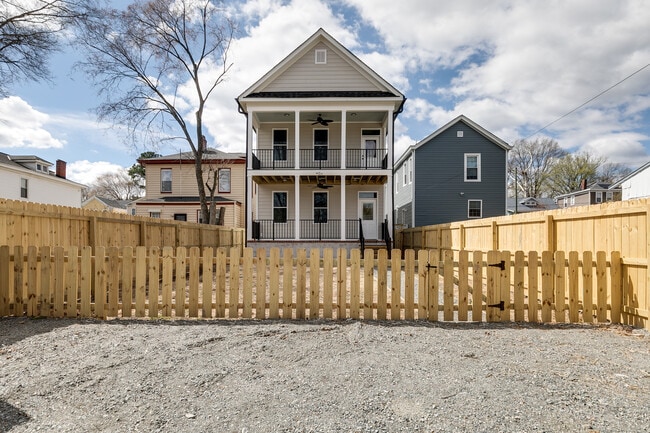 Building Photo - 313 W 26th St