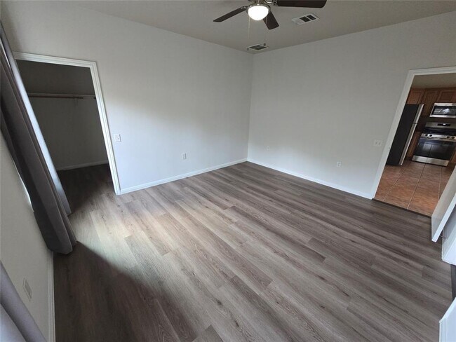 Building Photo - 1604 Singleton Ave