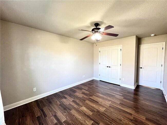 Building Photo - 4300 SW Limestone Ave