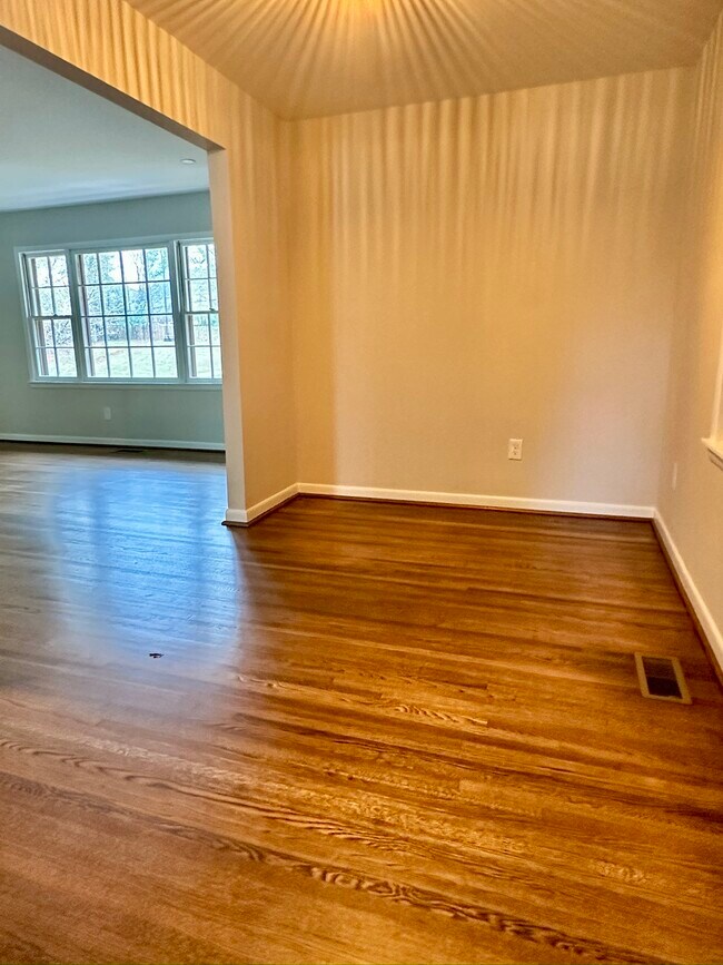 Building Photo - 231 Hillwood Ln