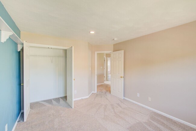 Building Photo - 2214 Angler Ln