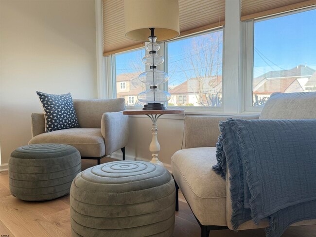 Building Photo - 802 N Harvard Ave