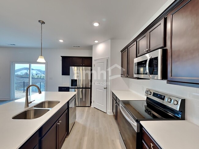Building Photo - 218 Malayna Dr S